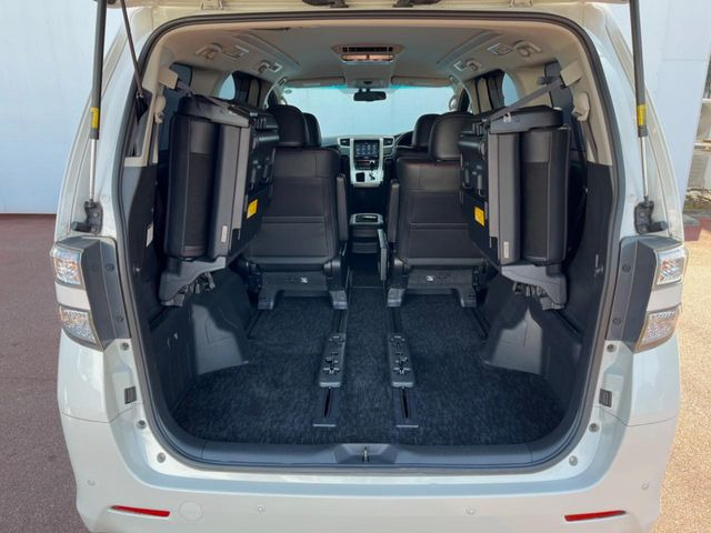 ���i�̂���������ʋ΁A���}���ɏ\���ȉ׎��X�y�[�X���m�ۂ��Ă���܂��B�Z�J���h�V�[�g��|���ƁA�傫�ȉו��̐ύڂ��\�ł���