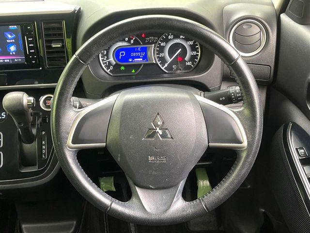 �y�����v�����X�e�A�����O�z�㎿�Ȋv���g�p���邱�ƂŁA��ɂ����������݂ƂĂ��^�]���₷���n���h���ł���