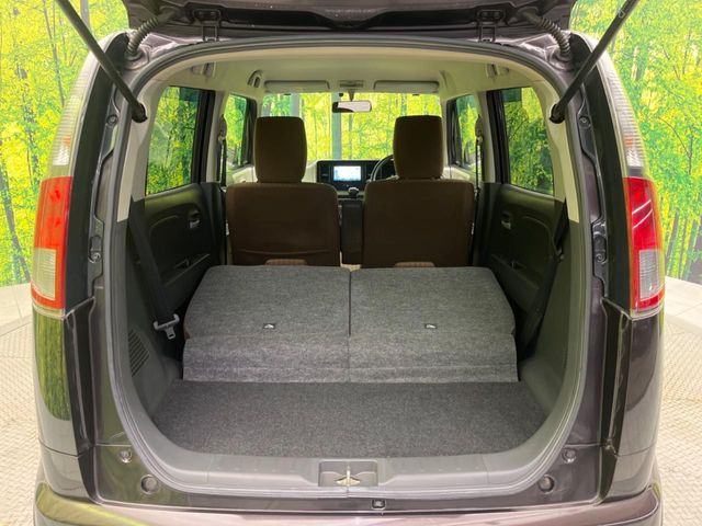 ���i�̂���������ʋ΁A���}���ɏ\���ȉ׎��X�y�[�X���m�ۂ��Ă���܂��B�Z�J���h�V�[�g��|���ƁA�傫�ȉו��̐ύڂ��\�ł���