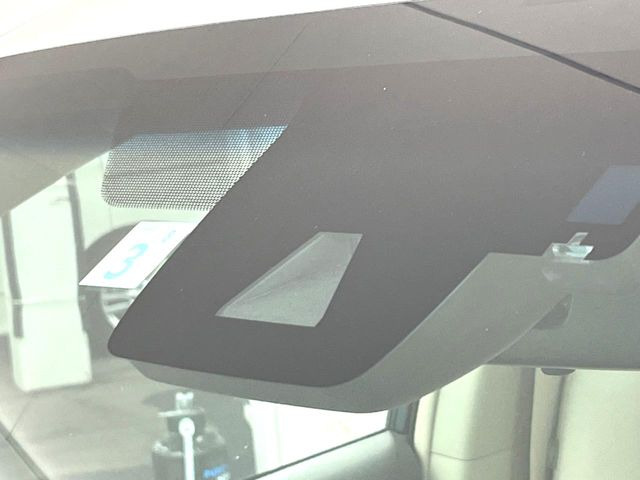 【トヨタセーフティセンス】走行中に前方の車両等を認識し、衝突しそうな時は警報とブレーキで衝突回避と被害軽減をアシスト。より安全にドライブをお楽しみいただけます。