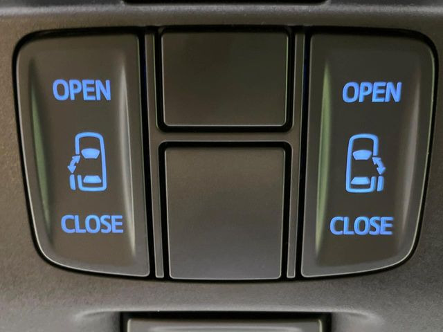 【両側パワースライドドア】スマートキーや運転席のスイッチで後席両側スライドドアの開閉が可能♪電動だから力を入れてドアを開ける必要が無く、小さなお子様でも簡単に開け閉めでき快適です♪