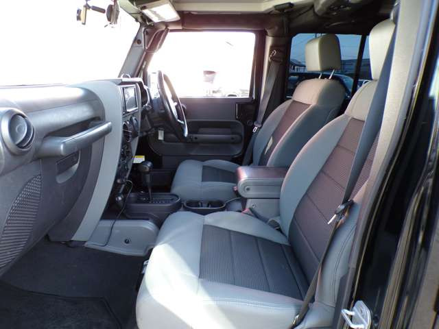 �N���J��SUV�̂ق��ɂ��A���t�@�[�h�E�G���O�����h�E�Z���i�E�X�e�b�v���S���E���H�N�V�[�E���F���t�@�C�A�E�I�f�b�Z�C�E�A���Ԃ��|���V�F�J�C�G�� �~�j�N���X�I�[�o�[�I�[��4 �L���v�e�B�o���݌ɂ��Ă���܂�