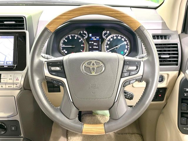 �y�����v�����X�e�A�����O�z�㎿�Ȋv���g�p���邱�ƂŁA��ɂ����������݂ƂĂ��^�]���₷���n���h���ł���