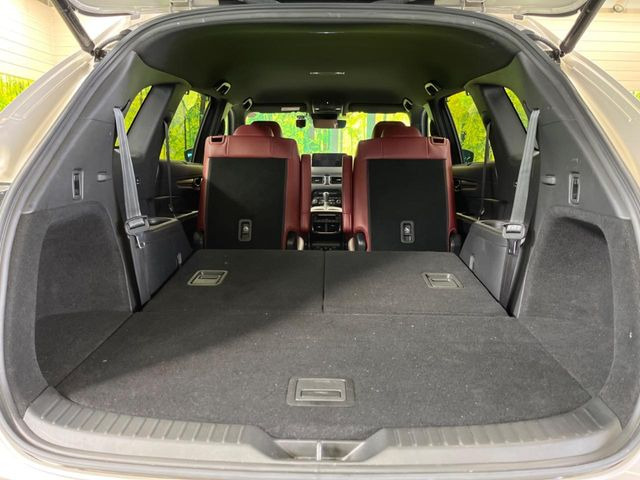 ���i�̂���������ʋ΁A���}���ɏ\���ȉ׎��X�y�[�X���m�ۂ��Ă���܂��B�Z�J���h�V�[�g��|���ƁA�傫�ȉו��̐ύڂ��\�ł���