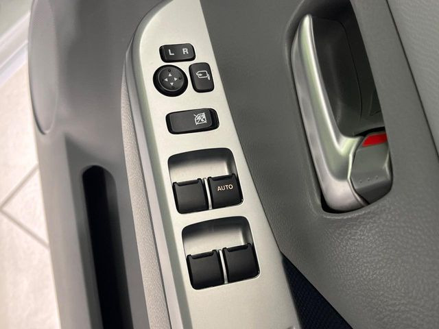 �y�d���i�[�~���[�z�T�C�h�~���[�͓d���i�[���ƂȂ��Ă���A�������ԏ�ł��L�Y�������X�N��}�����܂��B