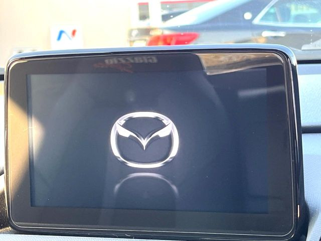 �y�}�c�_�R�l�N�g�z�ԓ��̕��͋C�Ƀ}�b�`������̌^�^�C�v�̃f�B�X�v���C�B�e����q�ݒ��Bluetooth�Đ����A�l�X�ȋ@�\���y���߂܂��B��pSD�J�[�h�̂��w���ŁA�i�r�@�\���g�p�o���܂��B