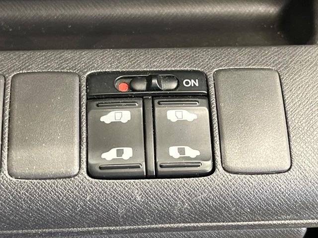 �y�����p���[�X���C�h�h�A�z�X�}�[�g�L�[��^�]�Ȃ̃X�C�b�`�Ō�ȗ����X���C�h�h�A�̊J���\���d��������͂����ăh�A���J����K�v�������A�����Ȃ��q�l�ł��ȒP�ɊJ���߂ł����K�ł���