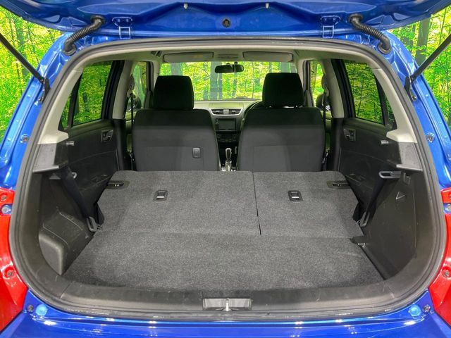 ���i�̂���������ʋ΁A���}���ɏ\���ȉ׎��X�y�[�X���m�ۂ��Ă���܂��B�Z�J���h�V�[�g��|���ƁA�傫�ȉו��̐ύڂ��\�ł���