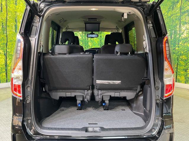 普段のお買い物や通勤、送迎等に十分な荷室スペースを確保しております。セカンドシートを倒すと、大きな荷物の積載も可能です♪