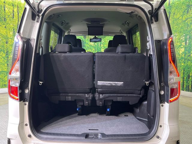 普段のお買い物や通勤、送迎等に十分な荷室スペースを確保しております。セカンドシートを倒すと、大きな荷物の積載も可能です♪