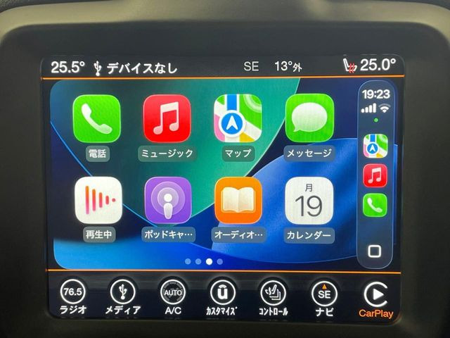 ��Apple Car Play:�X�}�z�Ƃ̗L���ڑ��ŁA�i�r�E�I�[�f�B�I�Đ��ȂǃX�}�z�̃A�v���@�\����ʂł��g����֗��@�\�ł�!