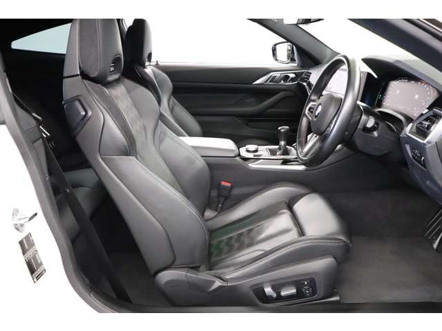 BMW�`���́u�V���L�[�V�b�N�X�v��FR���C�A�E�g�A���}�j���A���g�����X�~�b�V�����ł��y���݂���������͖̂{�O���[�h�Ȃ�ł͂̑傫�Ȗ��͂ƂȂ��Ă���܂��B���Ђ��̋@��ɂ��������������܂��B