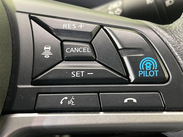 【プロパイロット】高速道路での長距離走行が楽に!!渋滞時と巡回走行のシーンで、アクセル・ブレーキ・ステアリングを自動で制御し、長距離運転の負担を軽減してくれます♪