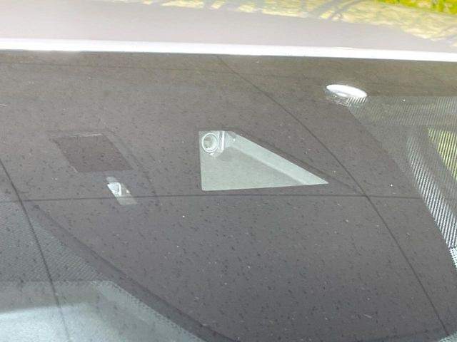 �y�X�}�[�g�u���[�L�T�|�[�g�z���s���ɑO���̎ԗ�����F�����A�Փ˂������Ȏ��͌x��ƃu���[�L�ŏՓˉ���Ɣ�Q�y�����A�V�X�g�B�����S�Ƀh���C�u�����y���݂��������܂��B