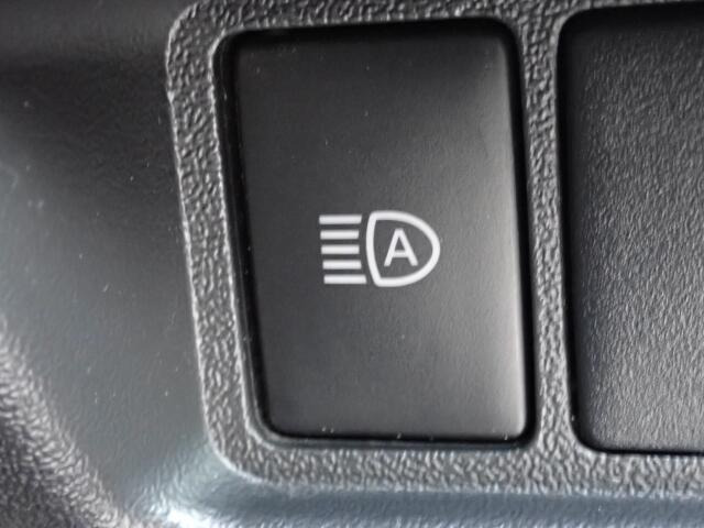 �Ό��Ԃ̃w�b�h�����v�ȂǑO���̖��邳�����m���A�n�C�r�[���ƃ��[�r�[��������킸��킹�邱�ƂȂ������Ő؂�ւ��܂��B��s�Ԃ�Ό��ԂȂǂ����Ȃ����ɂ̓n�C�r�[���֐؂�ւ��A�����܂Ō��ʂ����m�ۂ����S������