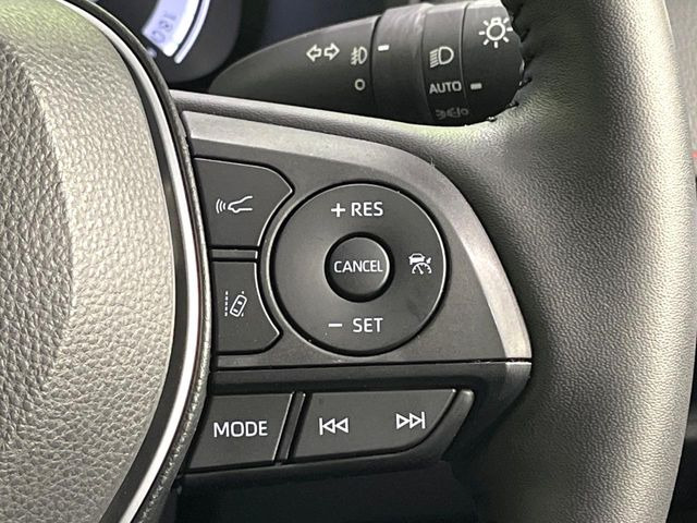 【レーダークルーズコントロール】高速道路での長距離走行が楽に!!自動で速度を保つクルーズコントロールが、衝突軽減システムと連携し、前方の車両を感知して車間を保つように速度調節してくれます!!