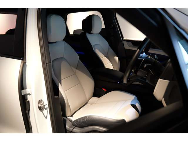 �C���e���A�J���[:�N������