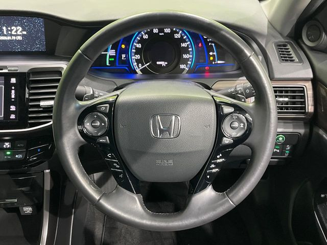 �y�����v�����X�e�A�����O�z�㎿�Ȋv���g�p���邱�ƂŁA��ɂ����������݂ƂĂ��^�]���₷���n���h���ł���