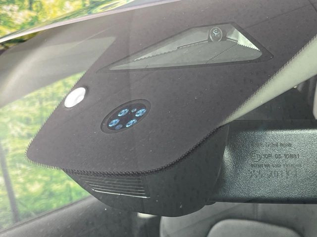 �y�z���_�Z���V���O�z���s���ɑO���̎ԗ�����F�����A�Փ˂������Ȏ��͌x��ƃu���[�L�ŏՓˉ���Ɣ�Q�y�����A�V�X�g�B�����S�Ƀh���C�u�����y���݂��������܂��B