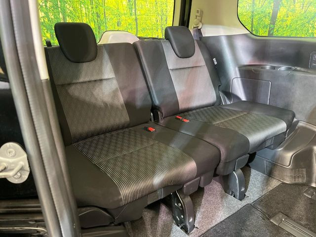 3列目シートはもちろん状態良好☆大人でもゆったりと座って頂けますので、大人数でのお出かけもラクラクです♪ご家族で、気の知れた仲間で、ドライブに行くのが楽しみですね♪