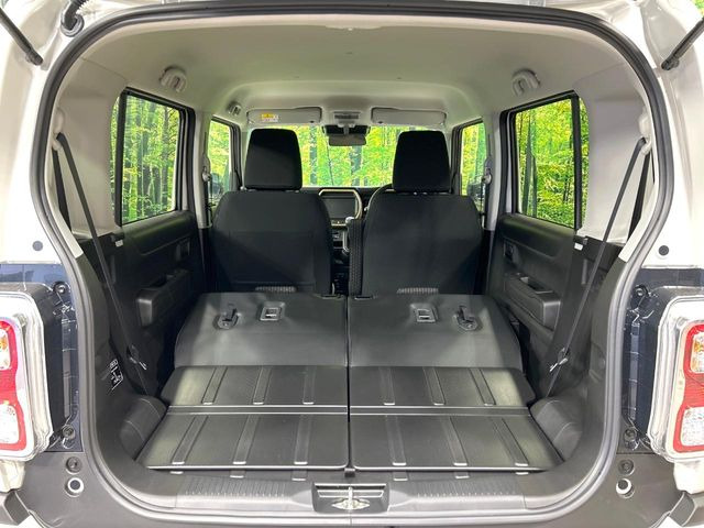 ���i�̂���������ʋ΁A���}���ɏ\���ȉ׎��X�y�[�X���m�ۂ��Ă���܂��B�Z�J���h�V�[�g��|���ƁA�傫�ȉו��̐ύڂ��\�ł���