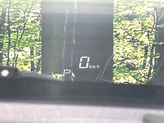 �y�w�b�h�A�b�v�f�B�X�v���C�z���݂̑��x�⑖�s�����f�W�^���\���ŉ^�]�ȑO���̃K���X�ɓ��e!�^�]���A�ڐ������炳���K�v�ȏ����m�F�ł���̂łƂ��Ă��֗��ň��S!