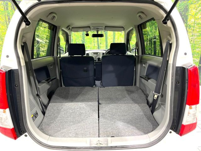 ���i�̂���������ʋ΁A���}���ɏ\���ȉ׎��X�y�[�X���m�ۂ��Ă���܂��B�Z�J���h�V�[�g��|���ƁA�傫�ȉו��̐ύڂ��\�ł���