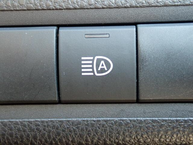 �Ό��Ԃ̃w�b�h�����v�ȂǑO���̖��邳�����m���A�n�C�r�[���ƃ��[�r�[��������킸��킹�邱�ƂȂ������Ő؂�ւ��܂��B��s�Ԃ�Ό��ԂȂǂ����Ȃ����ɂ̓n�C�r�[���֐؂�ւ��A�����܂Ō��ʂ����m�ۂ����S������