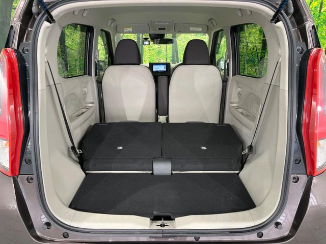 ���i�̂���������ʋ΁A���}���ɏ\���ȉ׎��X�y�[�X���m�ۂ��Ă���܂��B�Z�J���h�V�[�g��|���ƁA�傫�ȉו��̐ύڂ��\�ł���