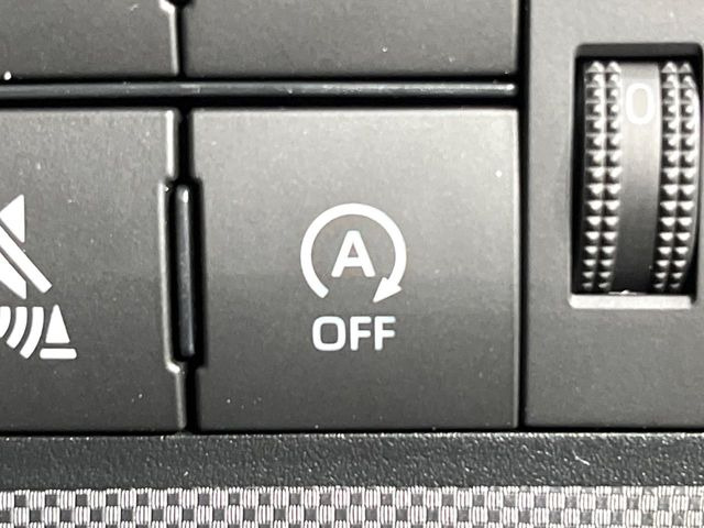 �y�A�C�h�����O�X�g�b�v�z�ԐM����a�؂Œ�Ԃ����ۂɃG���W�����~���A���ʂȔR���̏����}���܂��B�R��������ی�ɂȂ���@�\��G���W���̓u���[�L�𗣂��΍Ďn�����܂��B