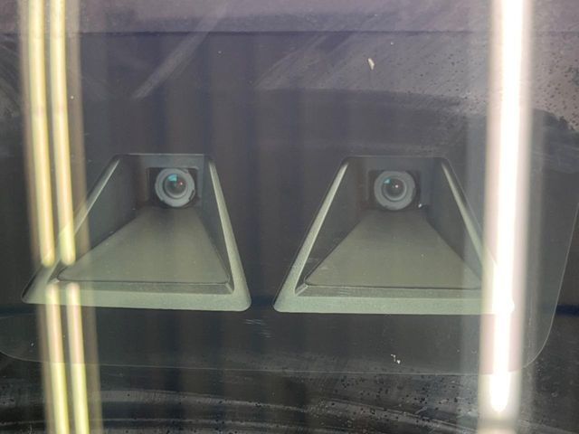 �y�g���^�Z�[�t�e�B�Z���X�z���s���ɑO���̎ԗ�����F�����A�Փ˂������Ȏ��͌x��ƃu���[�L�ŏՓˉ���Ɣ�Q�y�����A�V�X�g�B�����S�Ƀh���C�u�����y���݂��������܂��B