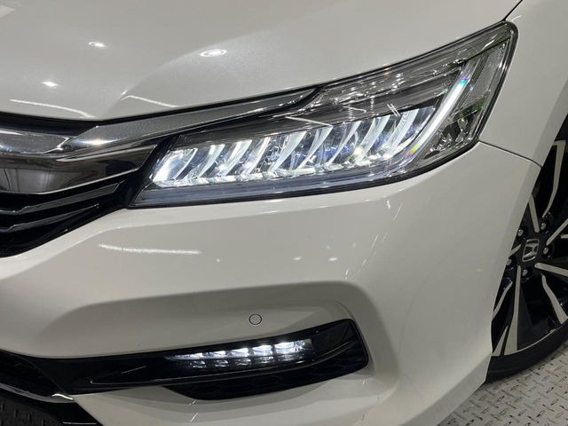 �yLED�w�b�h���C�g�z���V����ԑ��s�����ǍD�Ȏ��E���m�ۂ����S���ĉ^�]�ł��鍂�P�xLED�w�b�h���C�g�𑕔�!�_�����x�������A����d�͂��}�����Ă��܂��B