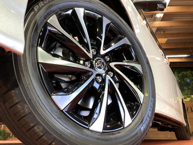 �y����17�C���`�A���~�z�C�[���z�O�ςɃ}�b�`���������A���~�z�C�[���𑕒����Ă���܂��B�e��ЊO�A���~�z�C�[����A�X�^�b�h���X�^�C�����戵�����Ă���܂��B���񂲑��k����������