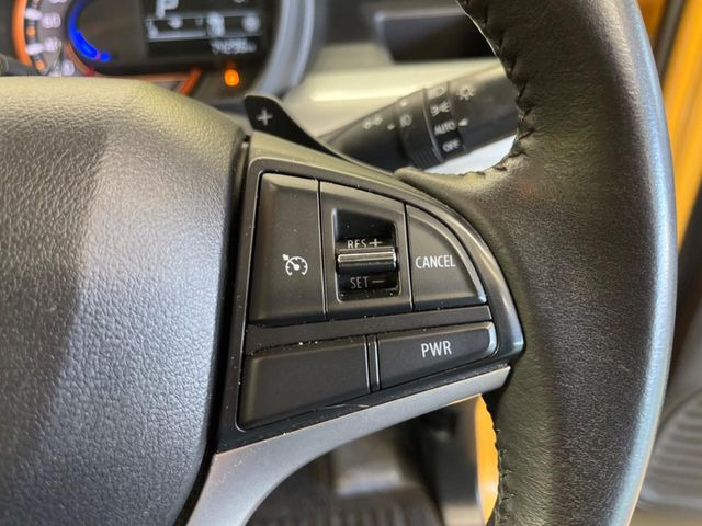 �y�N���[�Y�R���g���[���z�������H�����N���N���s�B�A�N�Z���𗣂��Ă���葬�x�ő��s���ł��A�������^�]���̕��S���y��!�����E�������ȒP�ȃX�C�b�`����Œ����ł��܂��B