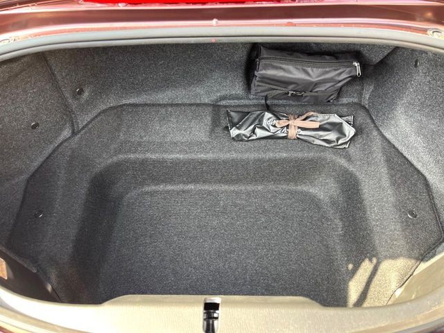 ���i�̂���������ʋ΁A���}���ɏ\���ȉ׎��X�y�[�X���m�ۂ��Ă���܂��B