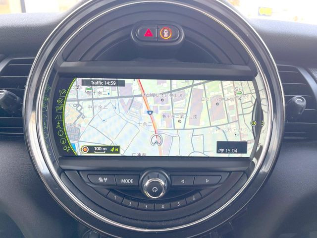 ��MINI�����i�r:��̊��̂���i�r�́A����������ԓ������o���Ă���܂��BBluetooth�Đ��ȂǃI�[�f�B�I�@�\���[�����Ă���܂��̂ŁA�^�]�����y���߂܂���