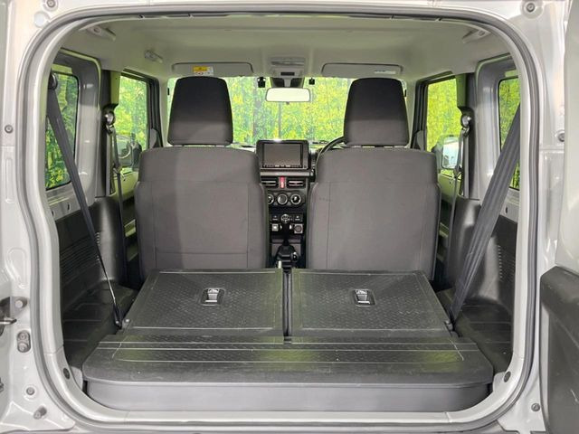 普段のお買い物や通勤、送迎等に十分な荷室スペースを確保しております。セカンドシートを倒すと、大きな荷物の積載も可能です♪