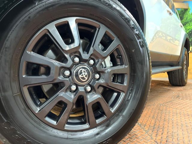 �y�����A���~�z�C�[���z�O�ςɃ}�b�`���������A���~�z�C�[���𑕒����Ă���܂��B�e��ЊO�A���~�z�C�[����A�X�^�b�h���X�^�C�����戵�����Ă���܂��B���񂲑��k����������