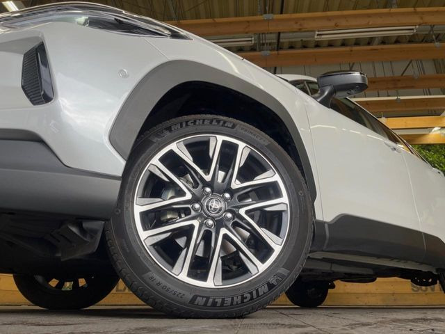 �y����18�C���`�A���~�z�C�[���z�O�ςɃ}�b�`���������A���~�z�C�[���𑕒����Ă���܂��B�e��ЊO�A���~�z�C�[����A�X�^�b�h���X�^�C�����戵�����Ă���܂��B���񂲑��k����������