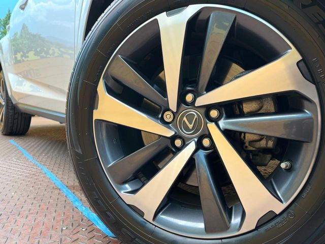 �y����18�C���`�A���~�z�C�[���z�O�ςɃ}�b�`���������A���~�z�C�[���𑕒����Ă���܂��B�e��ЊO�A���~�z�C�[����A�X�^�b�h���X�^�C�����戵�����Ă���܂��B���񂲑��k����������