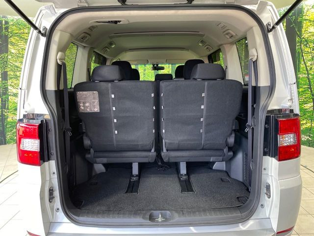 ���i�̂���������ʋ΁A���}���ɏ\���ȉ׎��X�y�[�X���m�ۂ��Ă���܂��B�Z�J���h�V�[�g��|���ƁA�傫�ȉו��̐ύڂ��\�ł���