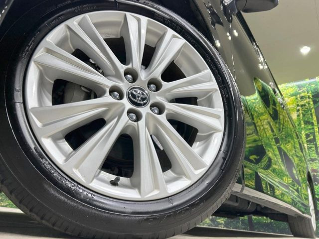 【純正18インチアルミホイール】外観にマッチした純正アルミホイールを装着しております。各種社外アルミホイールや、スタッドレスタイヤも取扱いしております。是非ご相談ください♪