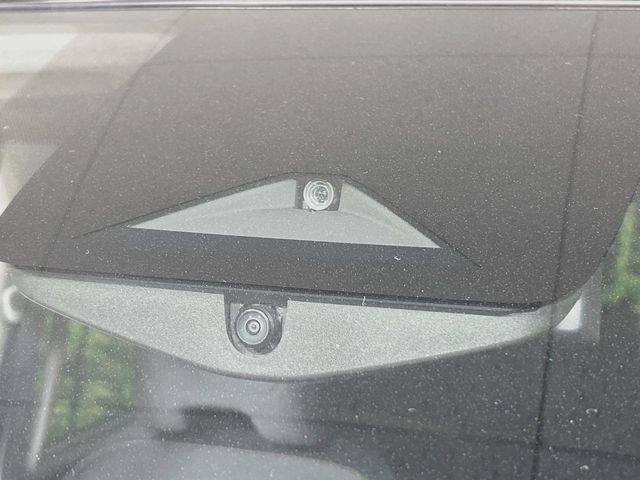 �y�C���e���W�F���g�G�}�[�W�F���V�[�u���[�L�z�t�����g�J�����őO���̎ԗ�����s�҂����m�B�Փ˂������Ȏ��͏Փ˔�Q�y���u���[�L���쓮�A�Փˉ�����T�|�[�g�B�����S�Ƀh���C�u�����y���݂��������܂��B