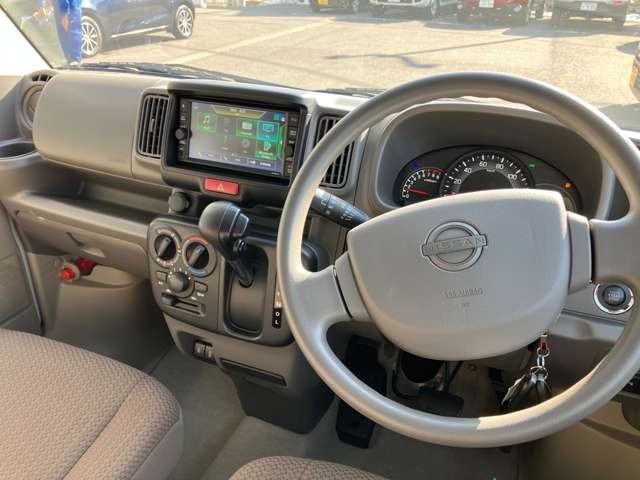 ���Ӓ菑�t���ň��S����O�ҋ@��(JAAA���{�����ԊӒ苦��)�̃v���Ӓ�m�ɂ���Ď��q��Ԃׂ̍��ȕ����܂ŊӒ���s�Ȃ��Ă��܂�!���ÎԂ̕s��������������S�ł��܂���!