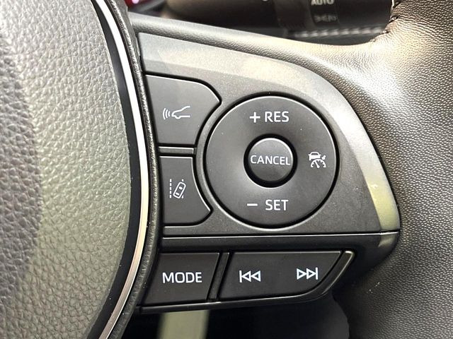 【レーダークルーズコントロール】高速道路での長距離走行が楽に!!自動で速度を保つクルーズコントロールが、衝突軽減システムと連携し、前方の車両を感知して車間を保つように速度調節してくれます!!