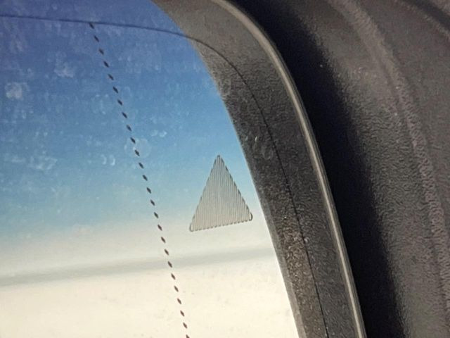 ���u���C���h�A�V�X�g�Z���T�[:���p����̎Ԃ����m���A�h���C�o�[���Ԑ��ύX���s���ۂɁA�x�����Ƌ��ɒ��ӂ𑣂��Ă������S�x���@�\�ł�!