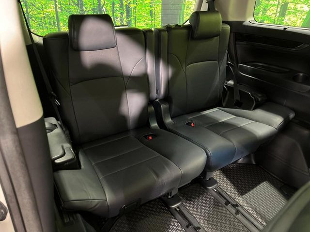 3列目シートはもちろん状態良好☆大人でもゆったりと座って頂けますので、大人数でのお出かけもラクラクです♪ご家族で、気の知れた仲間で、ドライブに行くのが楽しみですね♪