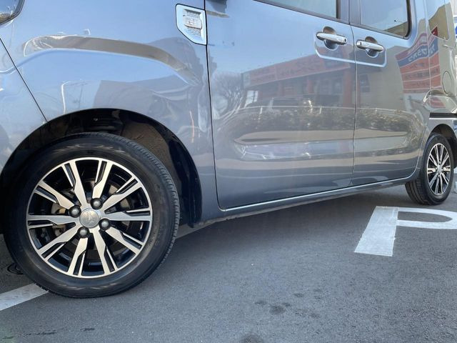 �y����14�C���`�A���~�z�C�[���z�O�ςɃ}�b�`���������A���~�z�C�[���𑕒����Ă���܂��B�e��ЊO�A���~�z�C�[����A�X�^�b�h���X�^�C�����戵�����Ă���܂��B���񂲑��k����������