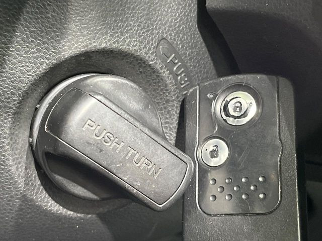 �yHonda�X�}�[�g�L�[�z�J�o����|�P�b�g�ɓ��ꂽ�܂܂ł��h�A�̎{���E�������\�ȃX�}�[�g�L�[�𑕔��B�G���W���̃I���E�I�t�����J�M�����o���K�v����������Ƃ��Ă��֗��ł���