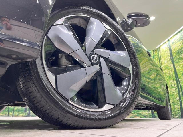 �y����17�C���`�A���~�z�C�[���z�O�ςɃ}�b�`���������A���~�z�C�[���𑕒����Ă���܂��B�e��ЊO�A���~�z�C�[����A�X�^�b�h���X�^�C�����戵�����Ă���܂��B���񂲑��k����������